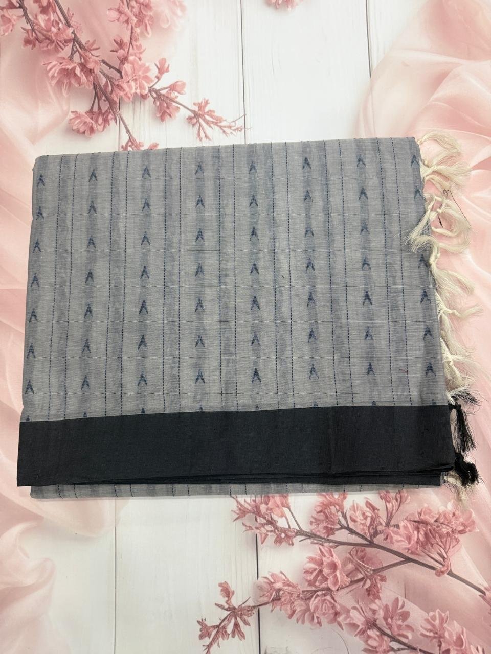 grey-chettinad-cotton-saree-with-arrow-motifs-black-contrast-border